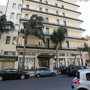colonna.lecce-hotels.com/